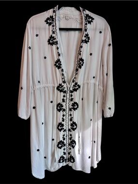 Solitaire White Tunic with Black Floral Trim